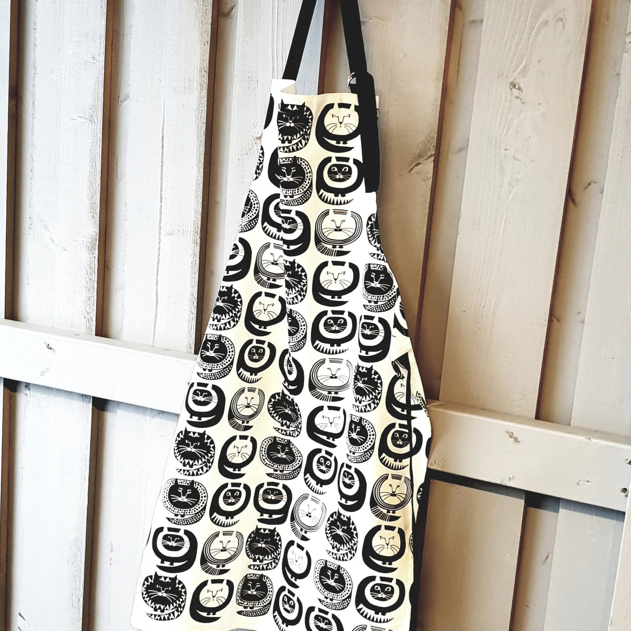LONG APRON CATS